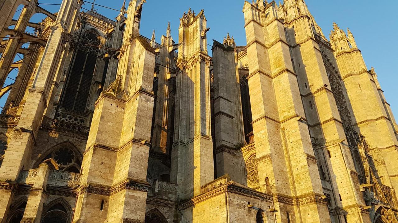 F1 Au Pied De La Cathedrale Apartment Beauvais Bagian luar foto
